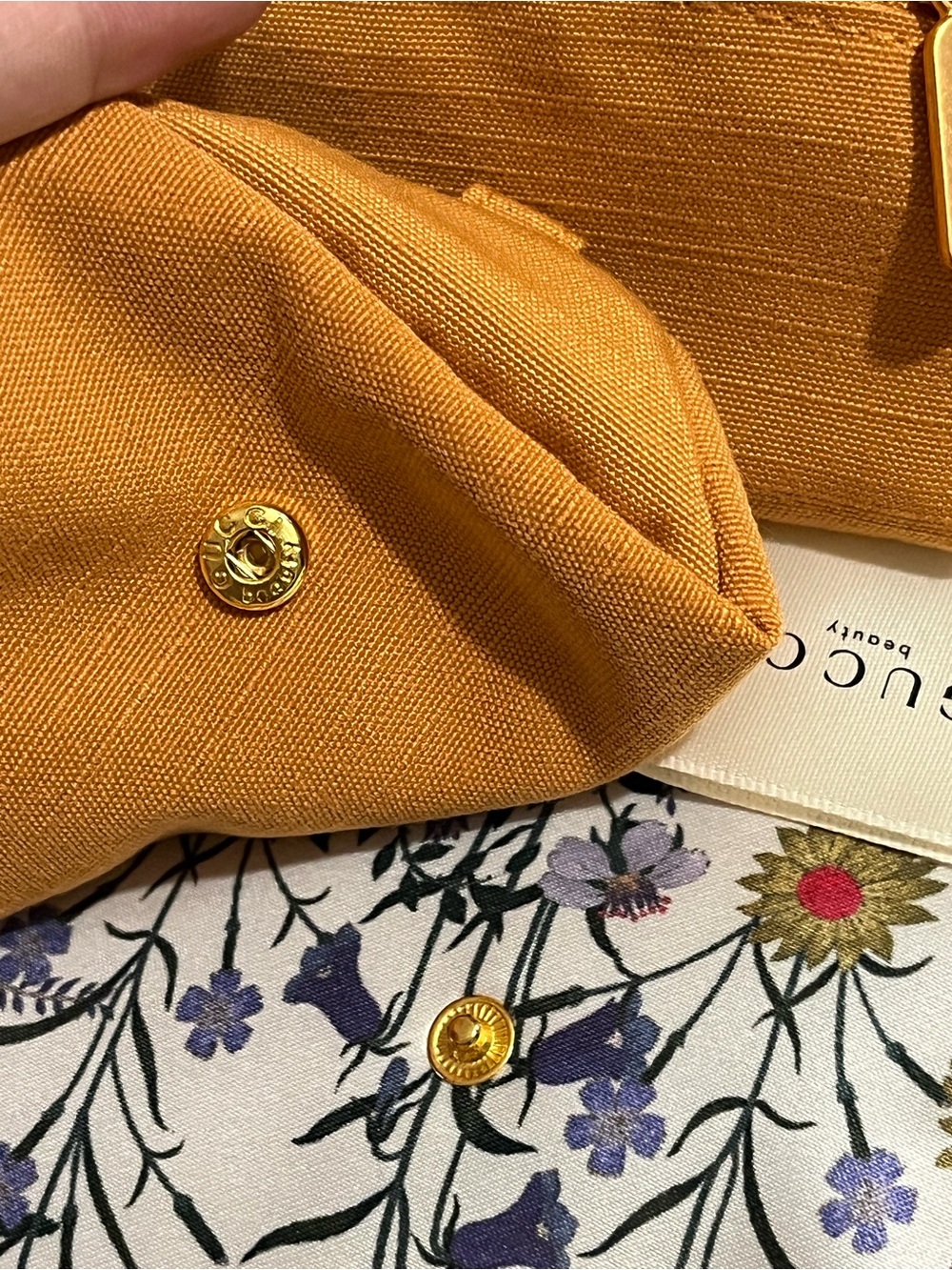 Brand new Gucci mustard yellow beauty travel Pouch with Gold Logo - Picture 16 of 17